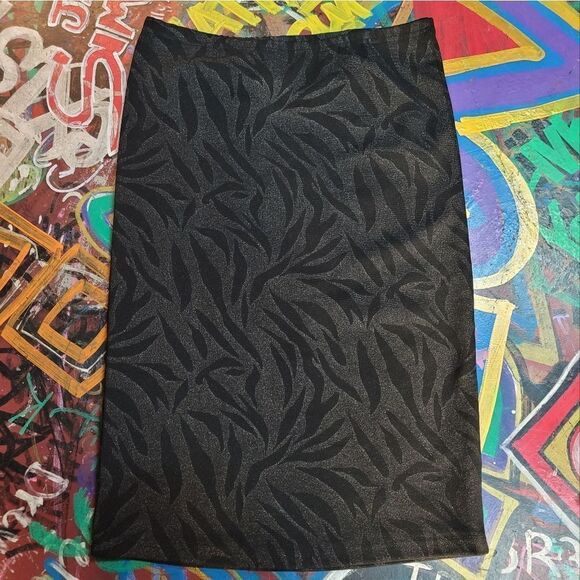 Chic black pencil skirt - leaf texture, size medium - Picture 1 of 7